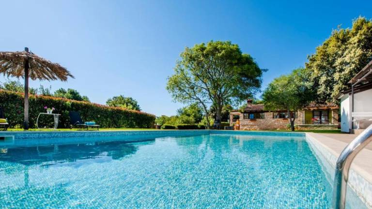 Villa with yard, private pool & patio | Pet-friendly — photo 2