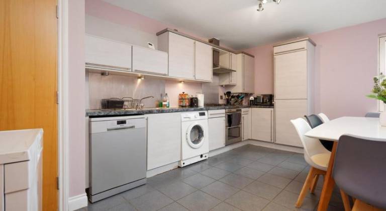 5 Bed Finnieston SkyHigh Duplex with Parking — photo 2