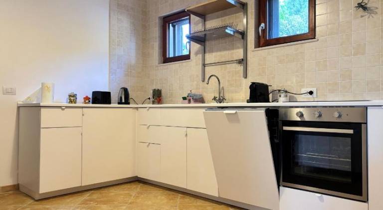 Fully equipped spacious villa with patio & yard | Perfect for remote work | Pets allowed — photo 3