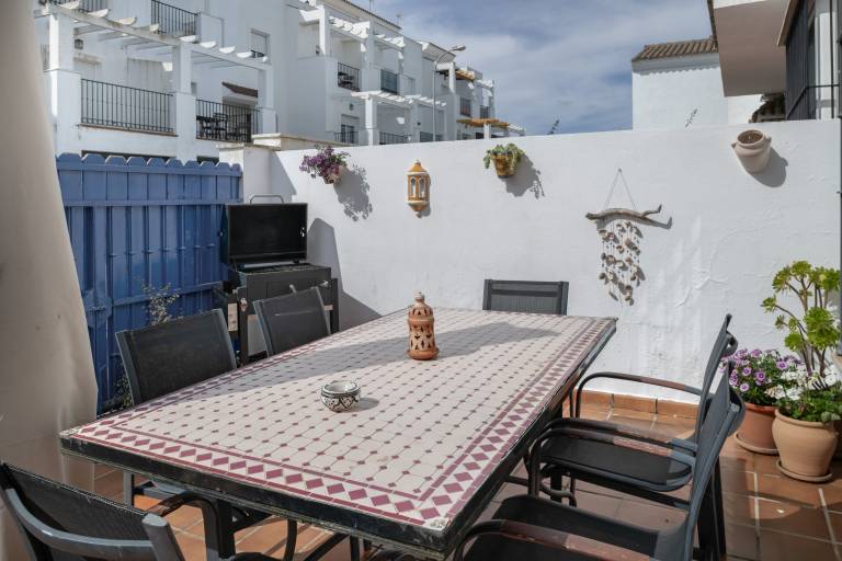 Family-friendly lovely vacation home with grill, pool & patio | Garden view | Pet-friendly — photo 2