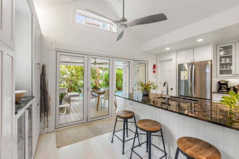 Family-oriented vacation home with grill, private pool & terrace | Next to Southernmost Point | Pet-friendly — photo 4