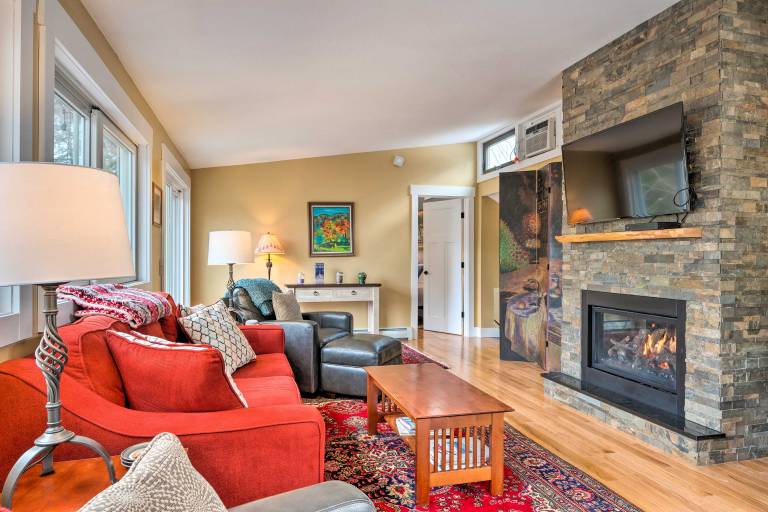 Cozy Home w/ Sauna: Mins to Stowe Mountain Resort — photo 3