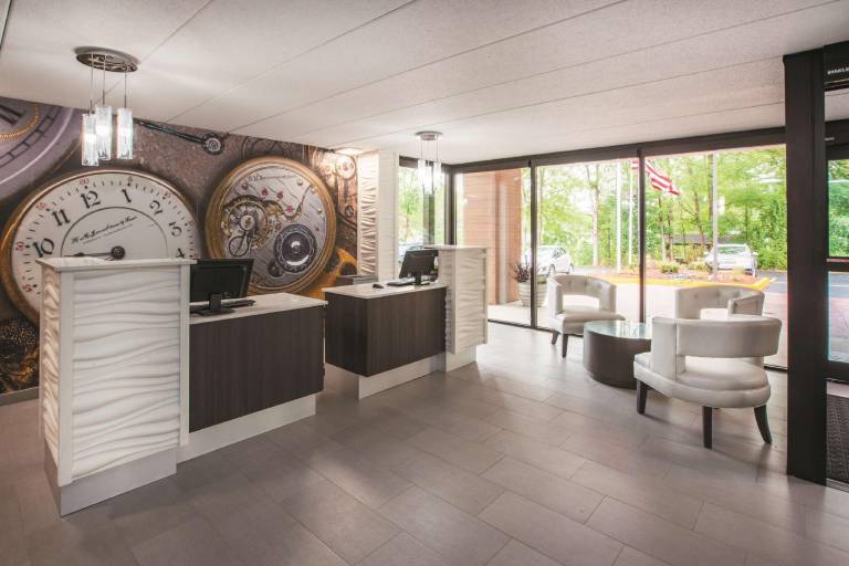 La Quinta Inn & Suites by Wyndham Sturbridge — photo 2