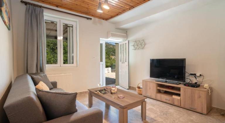 Villa with garden, terrace & grill — photo 2
