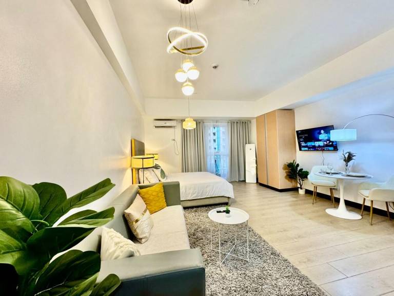 Holiday apartment with pool & sauna | Pet-friendly in Taguig