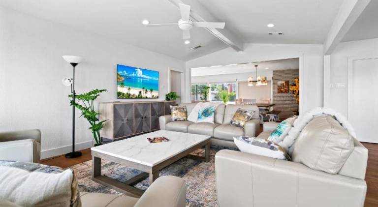 Relax in Style – 5BR Home w Pool Hot Tub Stunning Harbor Views — photo 2