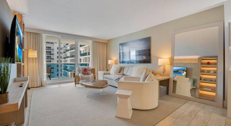 Stunning Oceanfront 1BR in the 1 Hotel — photo 2