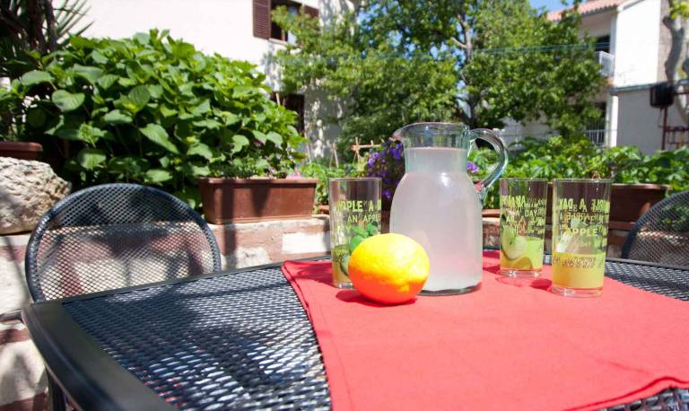 Studio with barbecue, terrace & yard | Close to the beach | Pets are welcome — photo 3