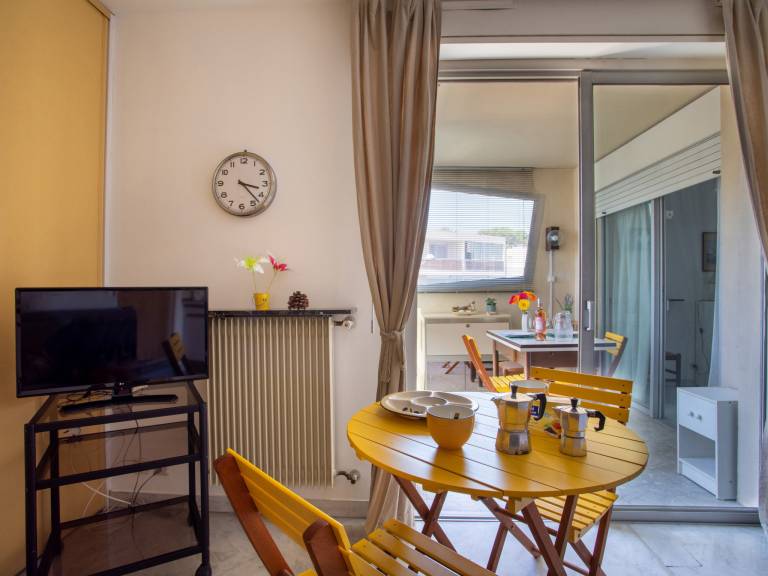 Holiday apartment with yard — photo 2