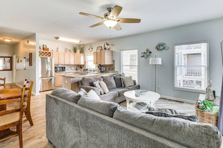 Carolina Beach Condo with Deck: Steps to Shore! — photo 4