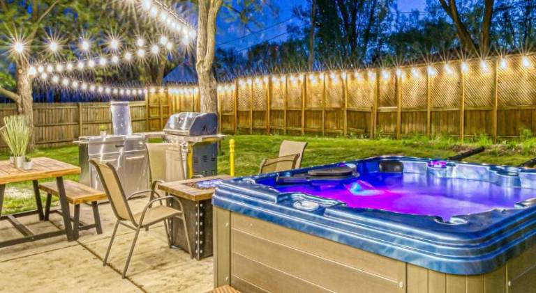 House with jacuzzi | Close to the beach | Suitable for remote work | Pets are welcome in Indiana
