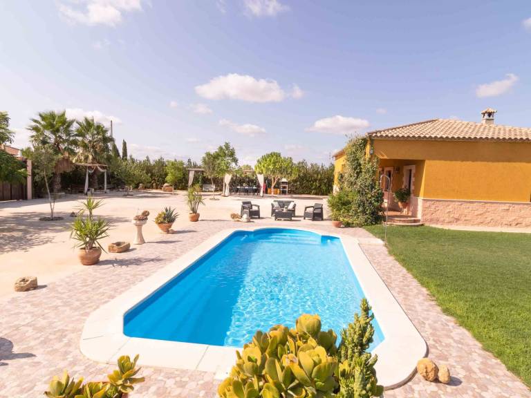 Vacation home with garden, private pool & patio — photo 2