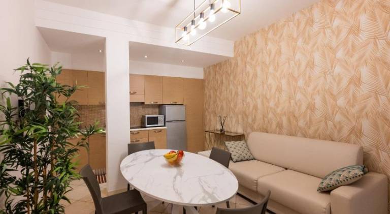 Serviced apartment with patio | Beach nearby | Dogs allowed — photo 5