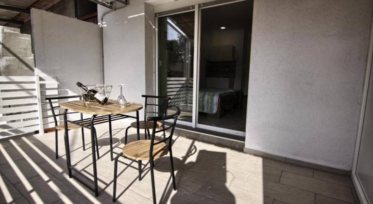 Rental apartment with patio — photo 4