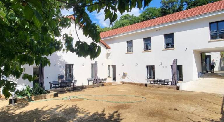 Nice vacation home with patio, yard & grill | Dogs allowed in Montrouge