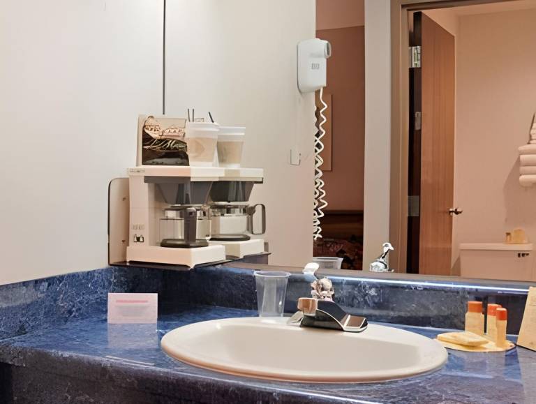 BridgePointe Inn & Suites by BPhotels, Council Bluffs, Omaha Area in Council Bluffs, IA