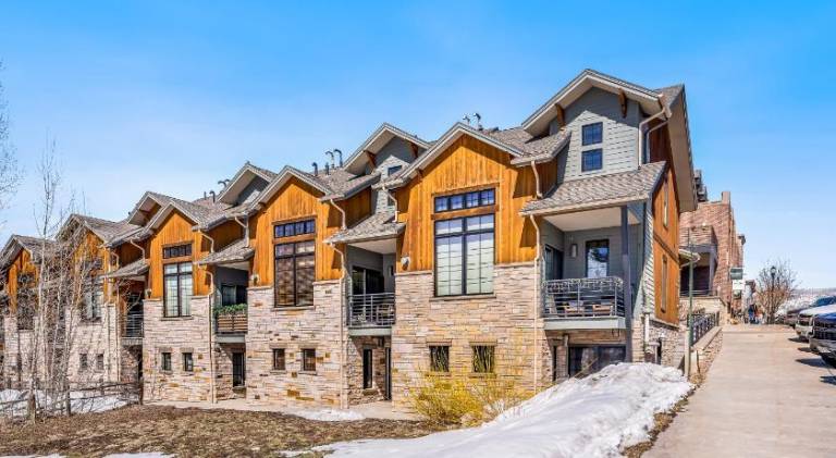 Urban Mountain Getaway & Alpenglow Chalet — photo 3