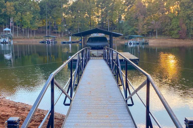 Chic House w/ Private Dock on Lake Hartwell! — photo 3