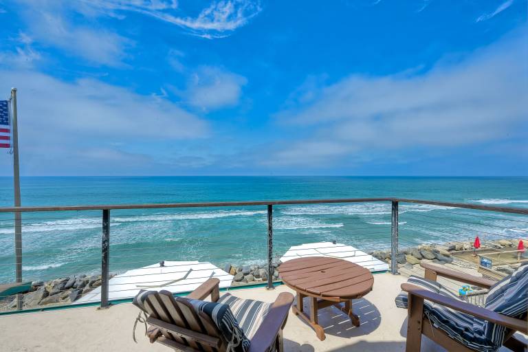 Oceanfront 4BR Private Beach 2 Patios BBQ — photo 3