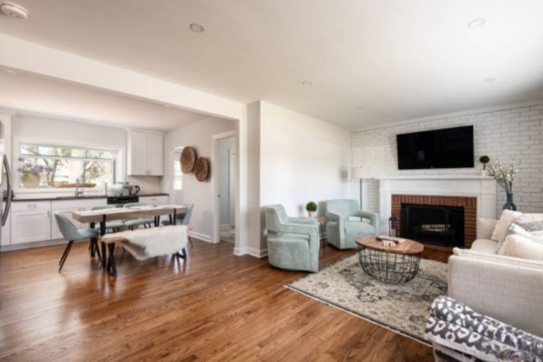 Nice vacation home | Pets allowed in Des Plaines, IL