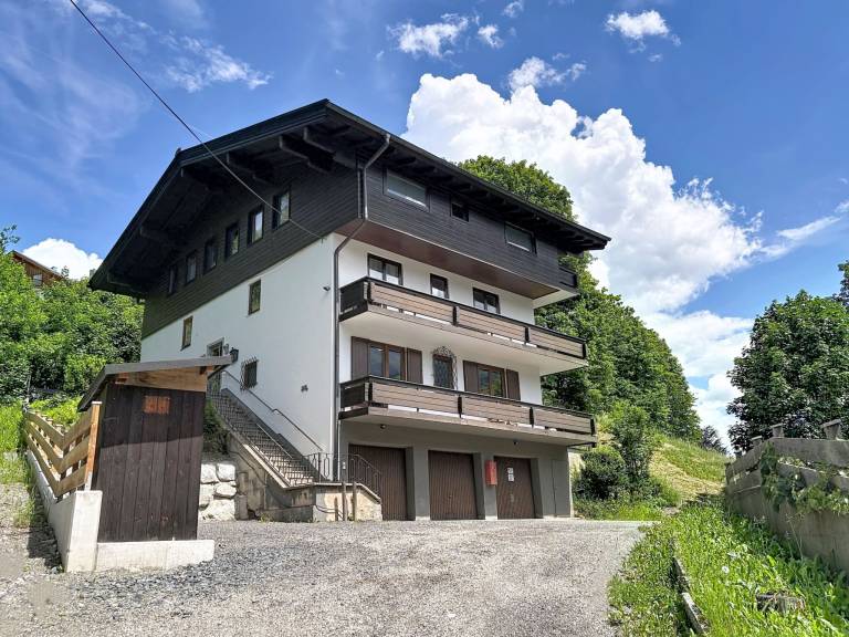 Ferienwohnung mit Hund in Saalbach für max. 4 Personen Ferienwohnung mit Hund in Saalbach für max. 4 Personen