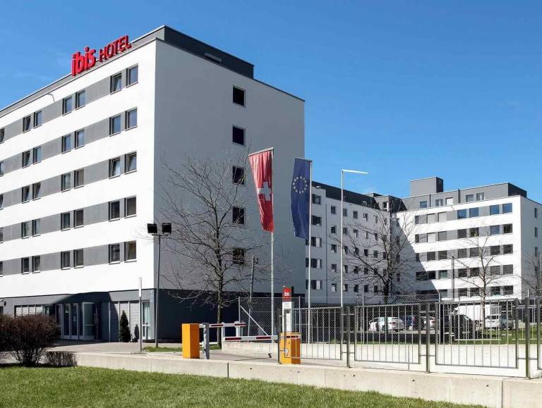 Ibis Zurich Messe Airport Hotel in Ruemlang
