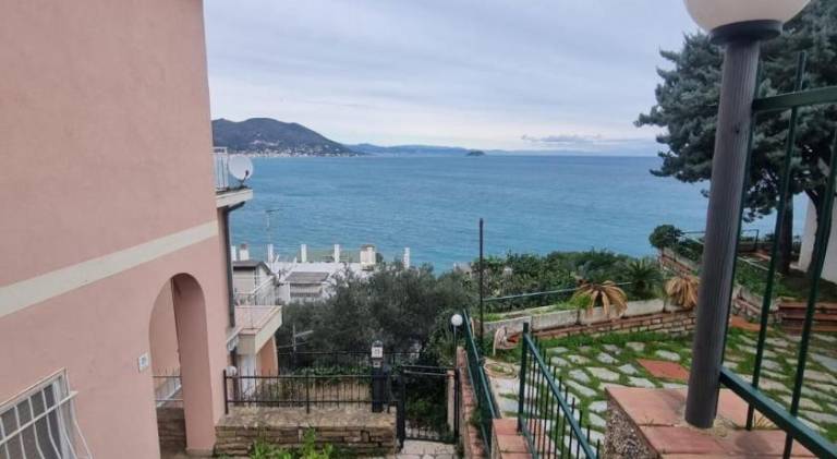 Holiday apartment with 2 rooms for 5 persons in Laigueglia
