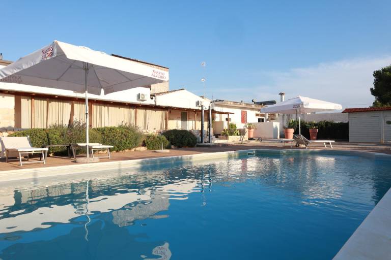 Serviced apartment with terrace, pool & garden | Pet-friendly — photo 2