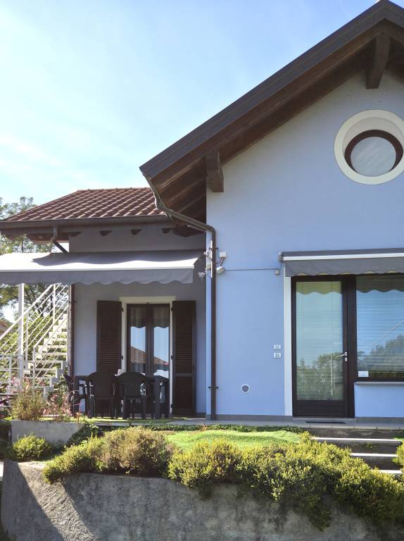 Ferienhaus mit Hund in Meina, Lesa für max. 6 Personen Ferienhaus mit Hund in Meina, Lesa für max. 6 Personen