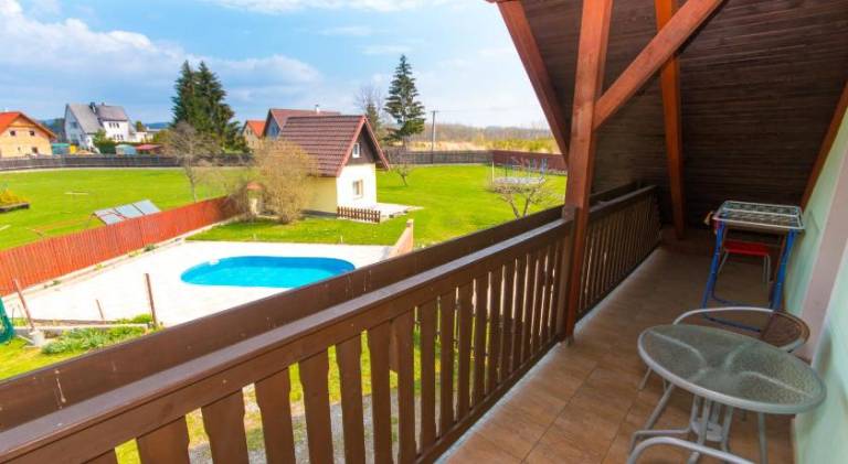Beautiful rental apartment with pool, yard & barbecue | Pet-friendly — photo 3