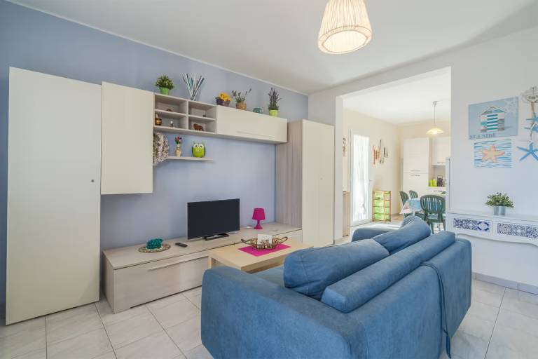 Family-friendly villa with yard, BBQ & patio | Beach nearby | Dogs allowed — photo 3