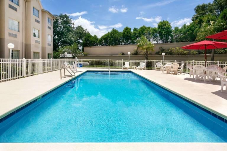 Microtel Inn & Suites by Wyndham Lady Lake/The Villages — photo 2
