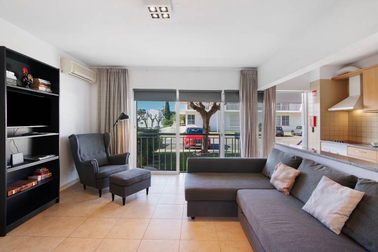 Children-friendly lovely rental apartment with pool, fast internet & garden | Garden view | Dogs allowed — photo 5