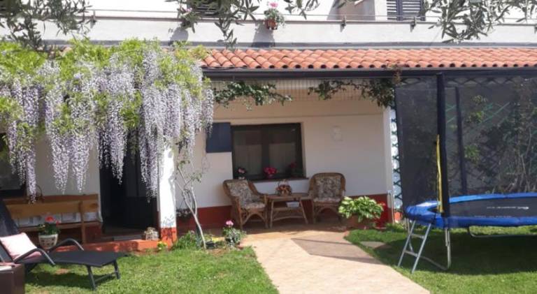 Vacation home with pool in Umag