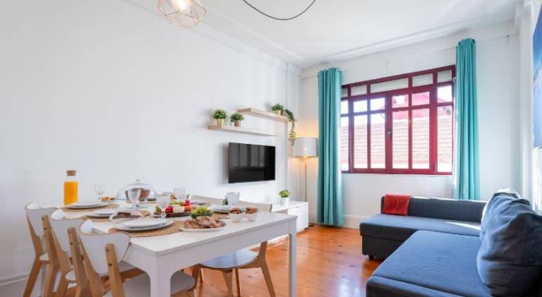Host Wise - Spacious Comfortable Apartment - Balcony — photo 3