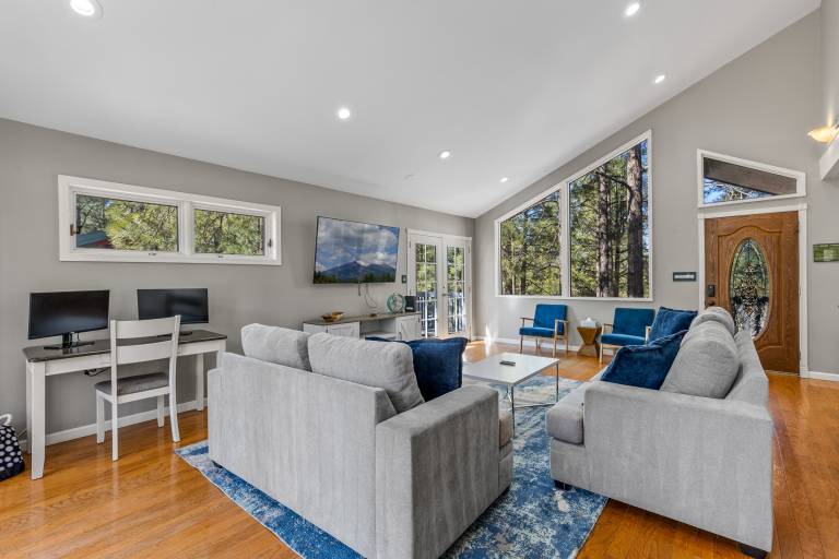 Family-oriented charming vacation home with grill | Mountain view | Good for workation | Pets are welcome — photo 4