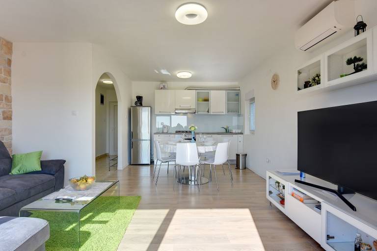 590 meters to the beach with sea views — photo 2