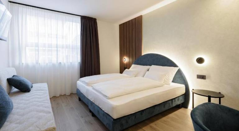 NAOMI Rooms