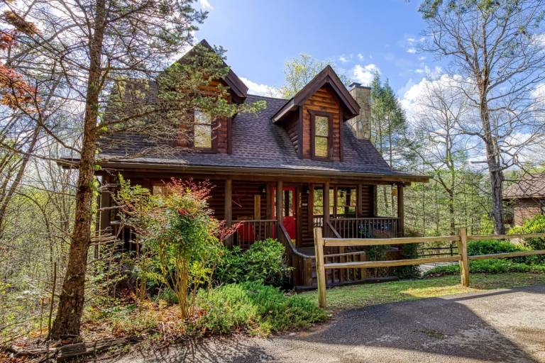 Family-oriented lovely cabin with private pool | Pets allowed in Pigeon Forge, TN
