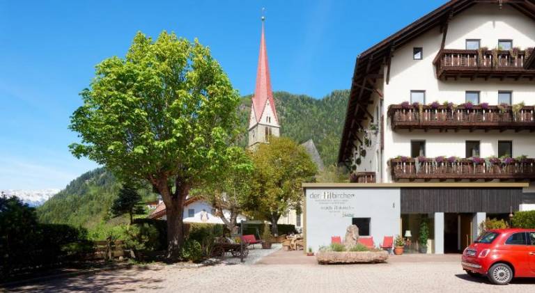 Serviced apartment with yard & patio in Campo di Trens