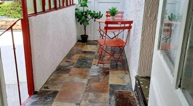 Apartment with patio & hot tub — photo 4