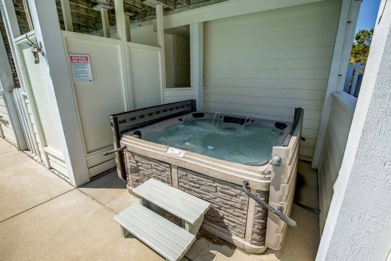 A Pirate's Paradise 1499 ft from the beach Dog Friendly, Private Pool, Hot Tub Corolla — photo 2