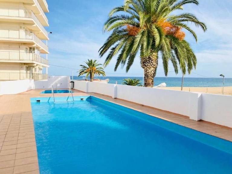 Holiday apartment with terrace | Next to the beach | Pet-friendly in Castell-Platja d'Aro