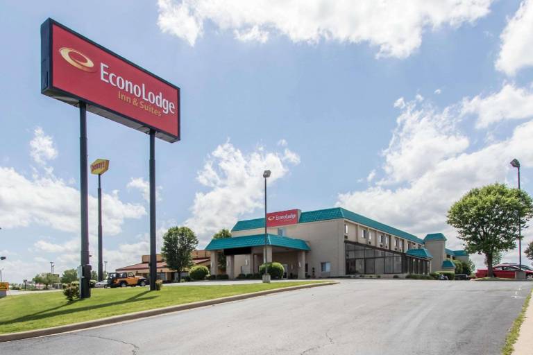 Econo Lodge Inn & Suites Joplin in Joplin, MO