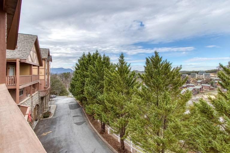 Children-friendly condo with pool | Pets allowed — photo 2
