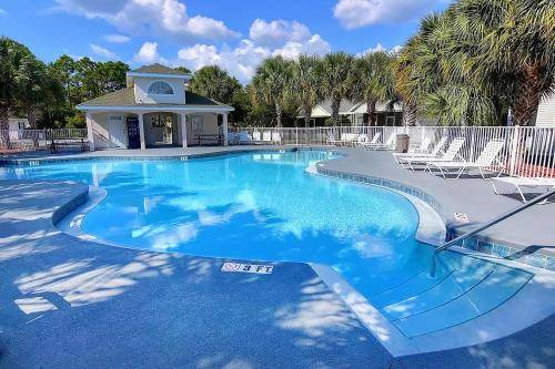 House Long Beach Resort