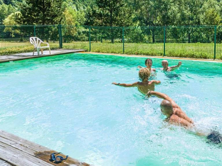Chalet with heated pool & terrace — photo 2