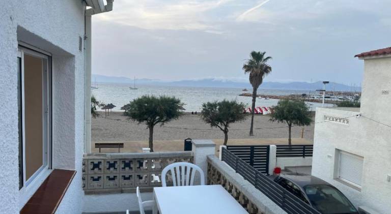 Holiday apartment | Beach nearby | Pets allowed in L'Escala