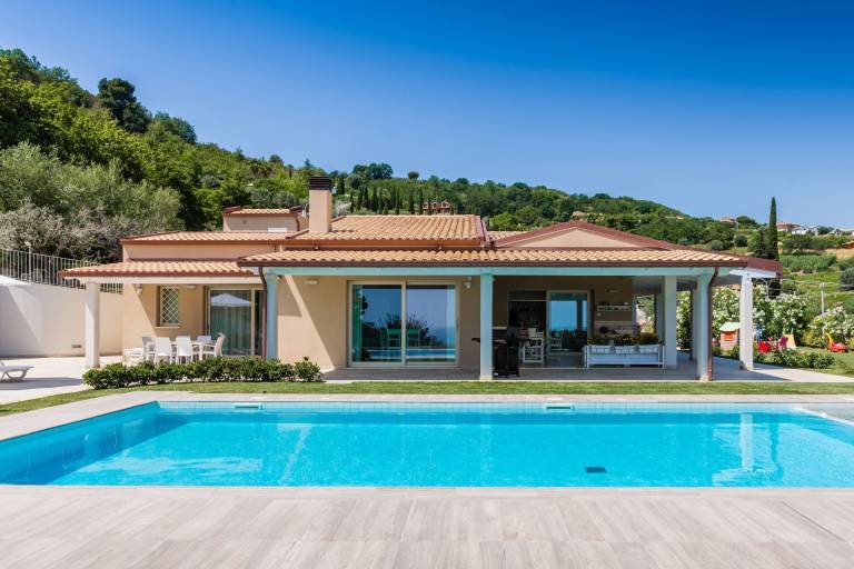 Villa  Grottammare