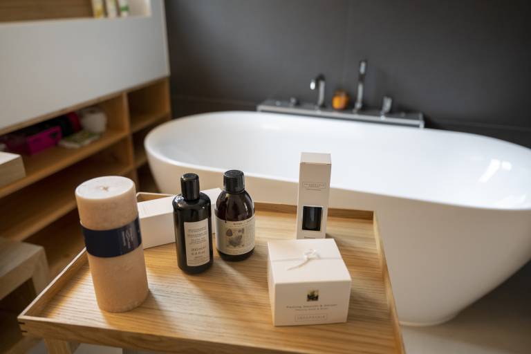 Chasa Bao: Luxuriöse neue 4.5-Zimmer-Dachwohnung mit Balkon und Aussicht in Sent — photo 5